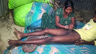 Indian pados ki bhabhi chudai ke liye vate kar raha tha