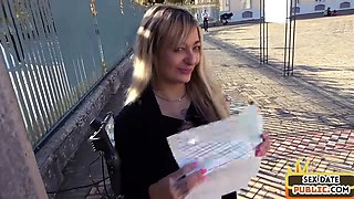 Skinny sex date babe sucks outdoor in public be4 fucked