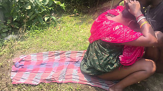 Dost ki bhabhi ko Jungle Safai karte waqt chudai ki