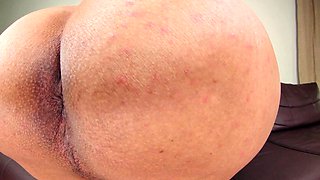 Grooby VR Pink Hair Trans Beauty Sucks Cock
