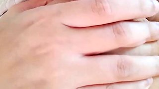 Ashley tocando-se com dedos e calcinha rosa, sons