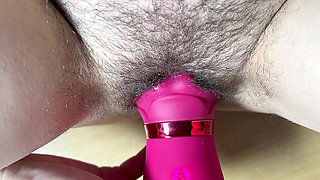 Crazy pussy linking with a toy makes me a big squirt!!! hot pussy eating!!!