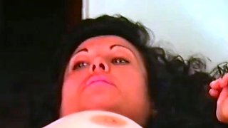 Sesso orale amatoriale italiano con una donna naturale