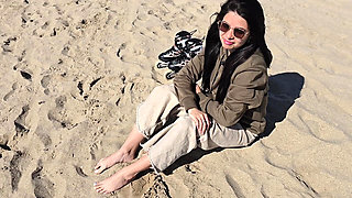 Cheating Girlfriend Fucks Stranger in The Bathroom!