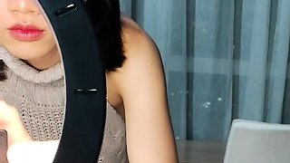Hot amateur teen girl solos masturbation