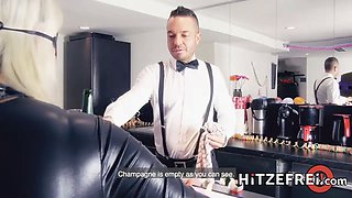 Hitzefrei catwoman Tatjana Young on a cum hunt