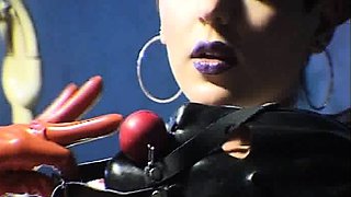 Amateur CDin latex dildoing