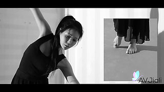 Xian'erai Blends Sex and Dance for Erotic Art