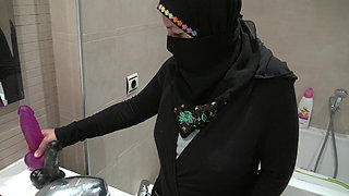 Algerian maid in Marseille lets me fuck her deep in her pussy
