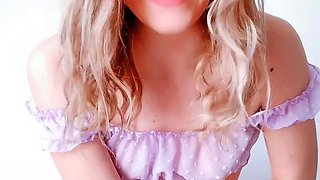 Amateur Webcam Cute Teen Plays Solo with Big Dildo
